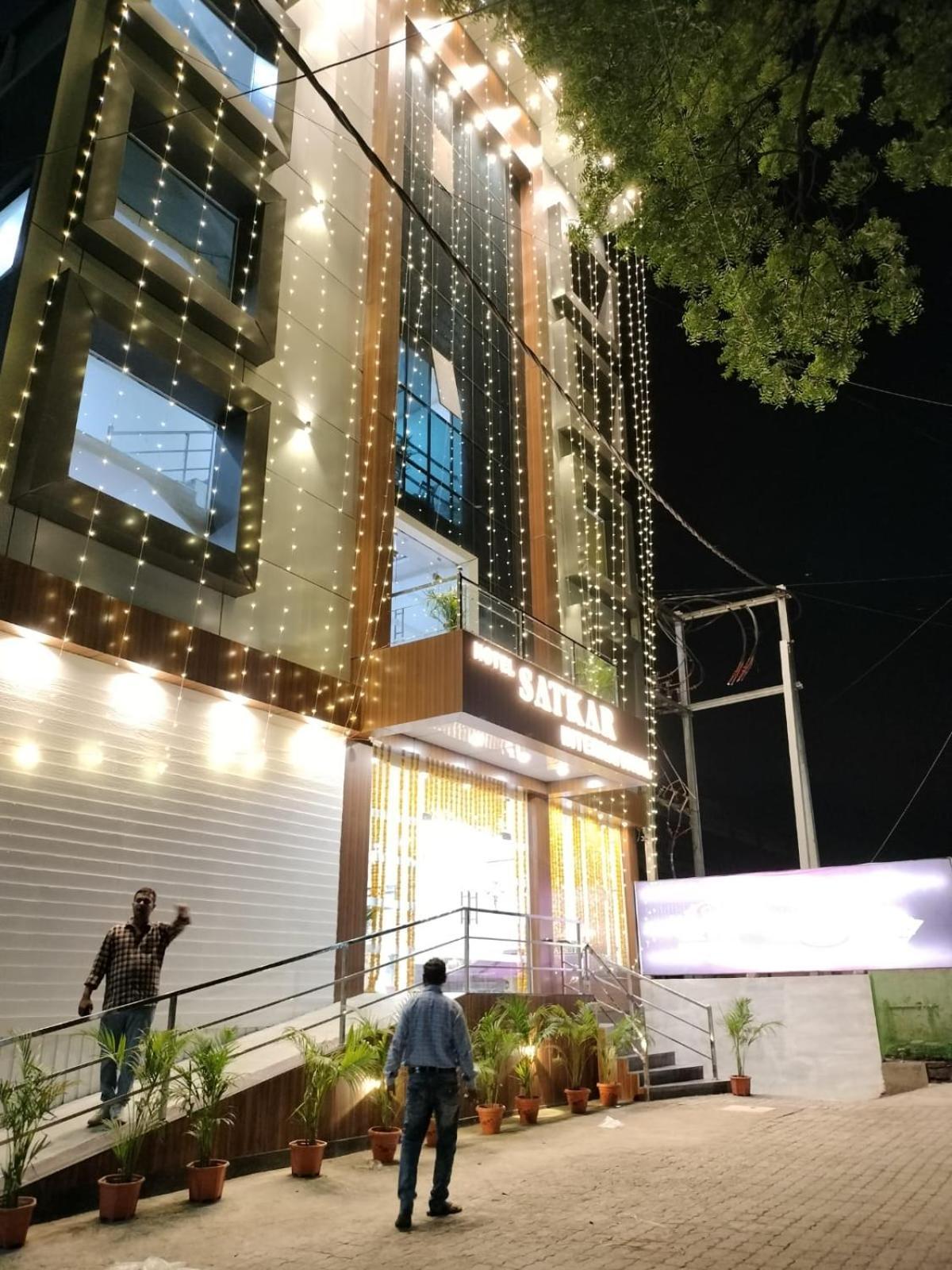 Hotel Satkar International Chhindwāra Exteriér fotografie