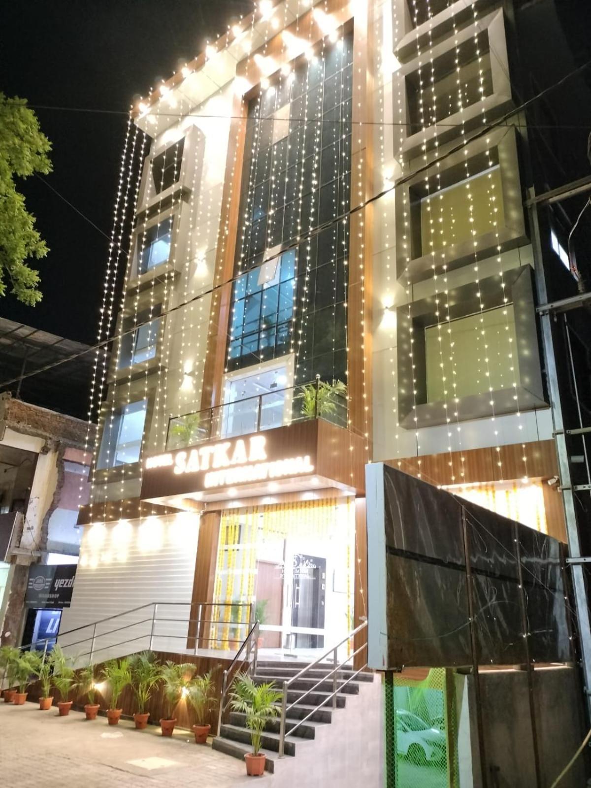 Hotel Satkar International Chhindwāra Exteriér fotografie