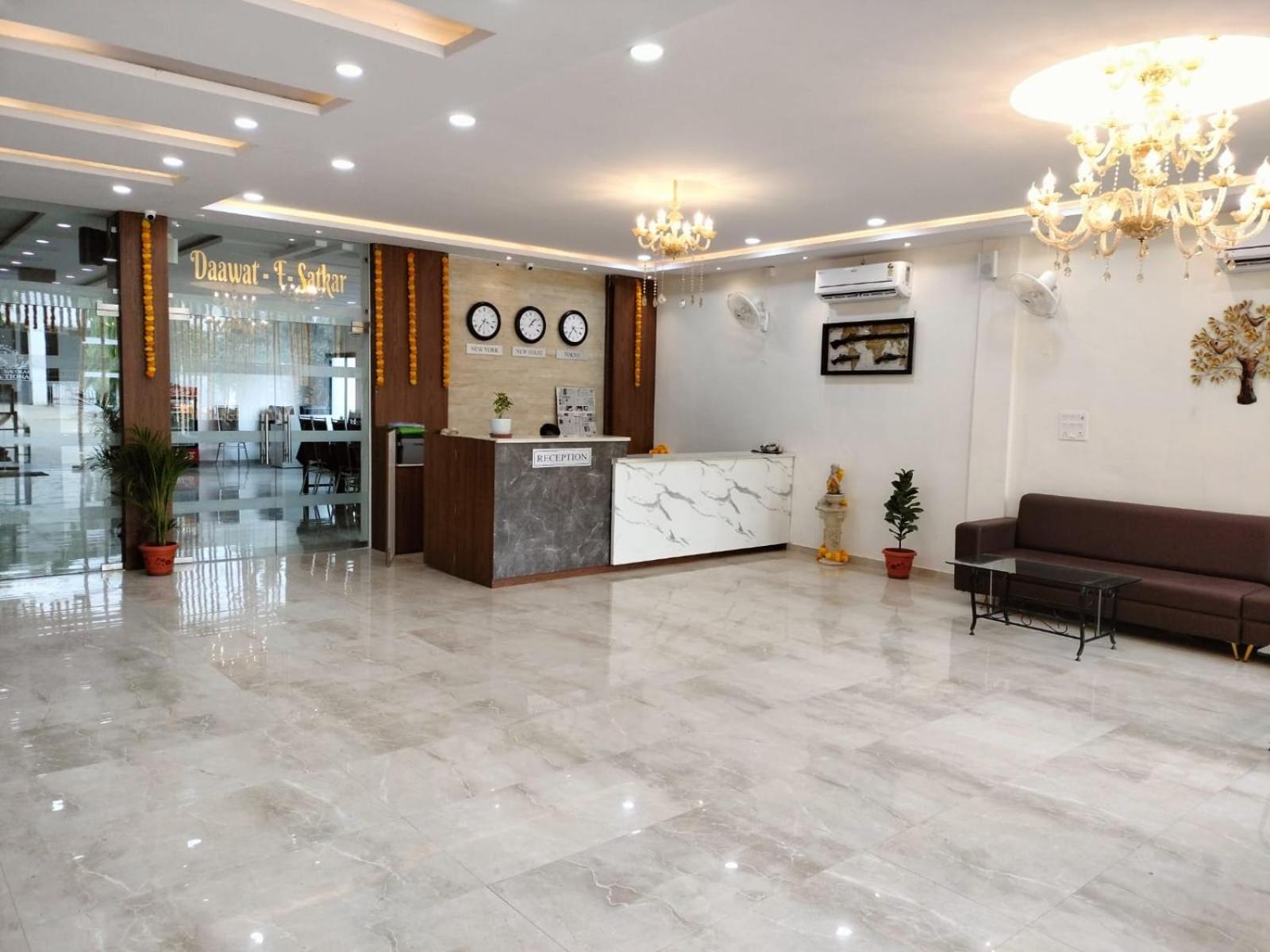 Hotel Satkar International Chhindwāra Exteriér fotografie