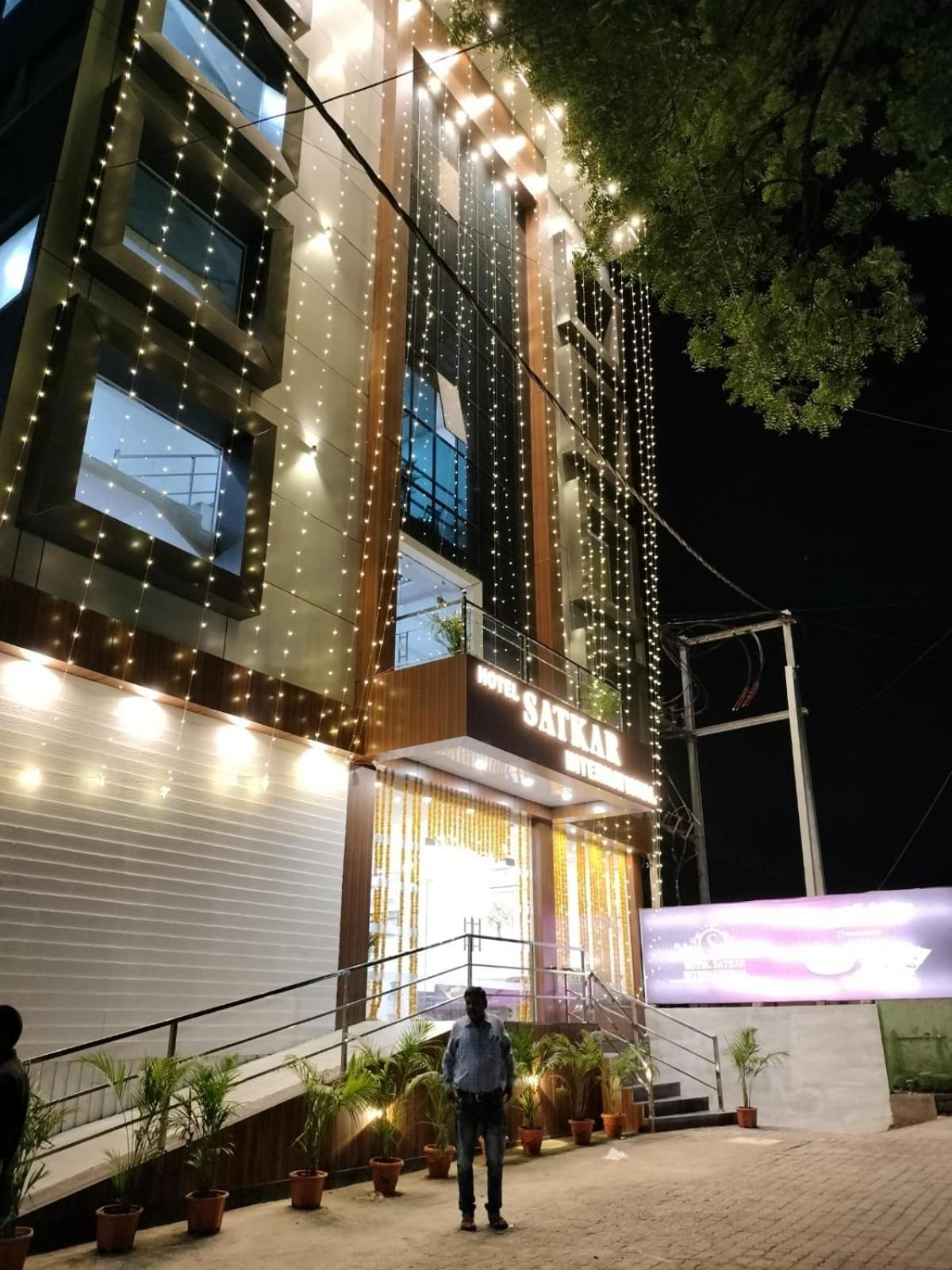 Hotel Satkar International Chhindwāra Exteriér fotografie